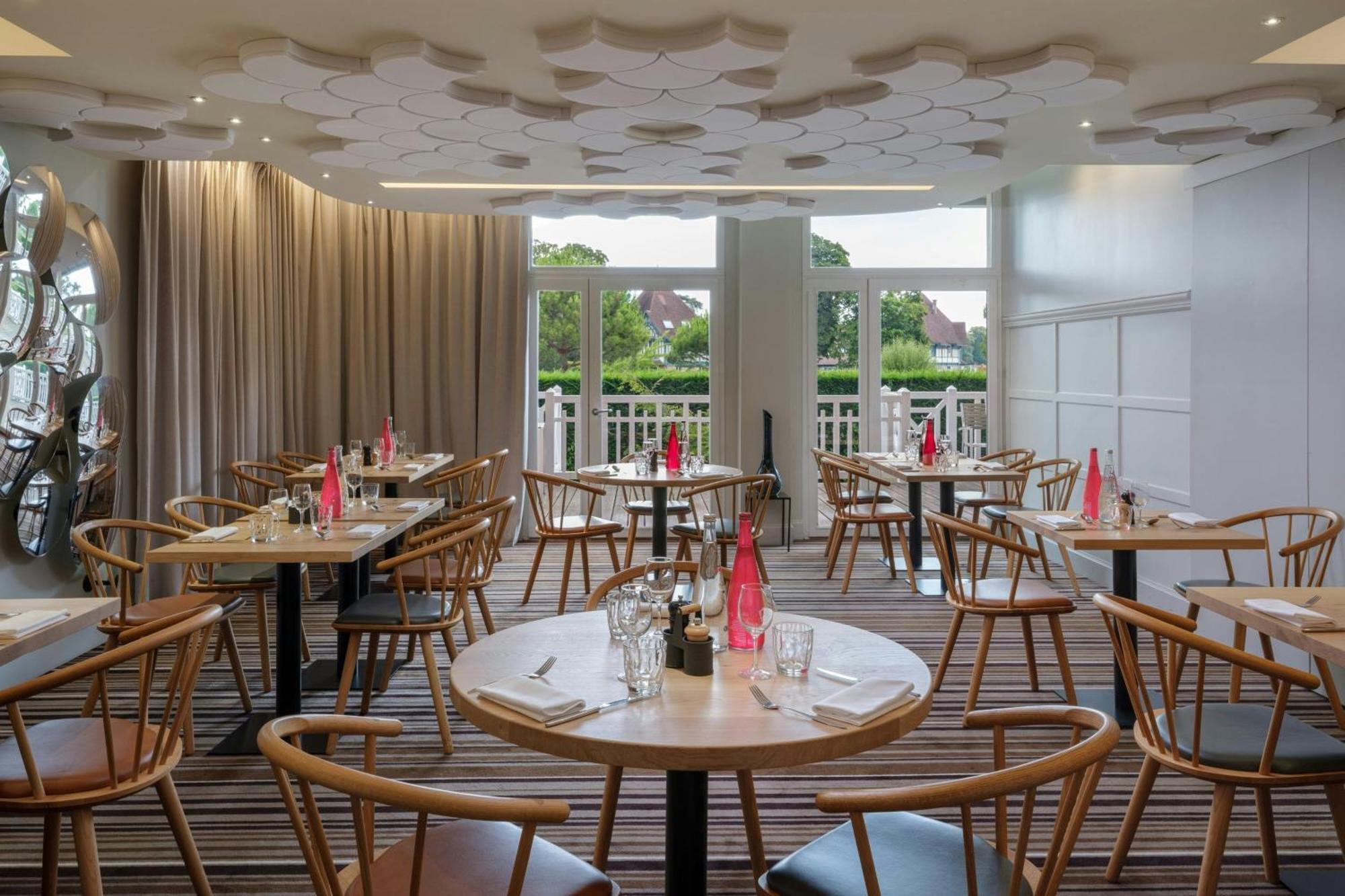 Renaissance Paris Hippodrome De St. Cloud Hotel Рюей Малмезон Екстериор снимка
