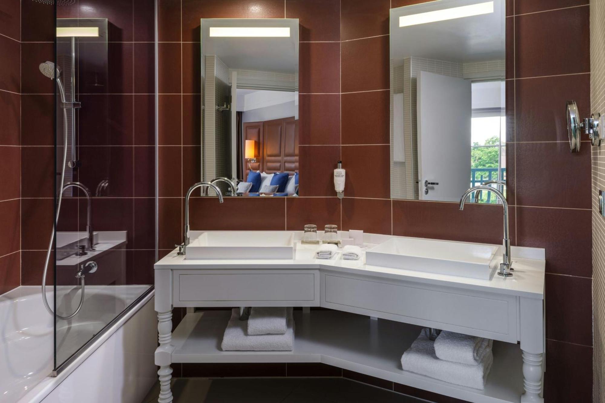 Renaissance Paris Hippodrome De St. Cloud Hotel Рюей Малмезон Екстериор снимка
